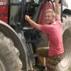 Landwirtschaft ist die große Leidenschaft von Marcel Baur. Er hilft im Urlaub bei der Feldarbeit mit.