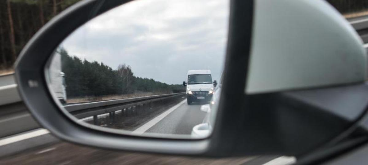 Vollsperrung auf A9: Auto überschlägt sich nahe Ingolstadt – Unfallverursacher flieht