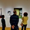 Ein Angebot für Menschen mit Höreinschränkungen: Durch die Ausstellung "Where Children Sleep" im Edwin-Scharff-Museum führt am 16. Januar eine Schriftdolmetscherin.