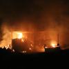 Beim Eintreffen der Rettungskräfte stand die landwirtschaftliche Lagerhalle in Asch bereits lichterloh in Flammen. 