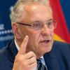 CSU-Politiker Joachim Herrmann, 65, ist seit 2007 bayerischer Innenminister und damit der dienstälteste Minister im Kabinett. 	