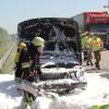 Die Feuerwehr konnte das brennende Auto auf der Autobahn löschen. 