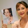 2005 stellt sie ihre Autobiografie auf der Frankfurter Buchmesse vor. "Christine Kaufmann und ich. Mein Doppelleben" heißt sie.