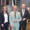 Fünf der sieben Kandidaten kamen zum Fototermin ins Rathaus: (von links) Christian Toth (FDP), Kirsi Hofmeister-Streit (Grüne), Helmut Schuler (FW), Wahlsieger Franz Feigl (CSU) und Frank Skipiol (AfD). 	