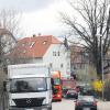 Eng geht es zu auf der Herlinstraße in Nördlingen. Nach den Straßensperrungen für den Schwerlastverkehr im Ostalbkreis zwängen sich nun die Lastwagen durch Nördlingen. Hier ist es noch erlaubt.  
