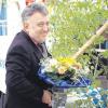 Mit Blumen verabschiedet wurde Klaus Riehle, der langjährige Seniorenreferent des Landkreises Augsburg. 