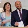 Martin Schulz und seine Frau Inge in einem Wahllokal in Würselen.