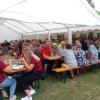 Hunderte Besucher und Besucherinnen fanden beim Jubiäumsfest  Platz in den zwei großen Zelten im Pfarrgarten.