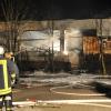 Vollkommen ausgebrannt ist die Lagerhalle eines Autohauses im Riedlinger Industriegebiet. 