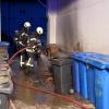 Eine brennende Mülltonne rief die Donauwörther Feuerwehr auf den Plan. 