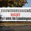 Mit diesem Plakat macht die Bürgerinitiative am Friedhof Herrgottsruh in Lauingen Stimmung gegen das geplante Tierkrematorium.  	