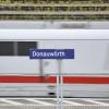 Starke Nerven benötigen Reisende und Pendler seit Samstag auf der Strecke zwischen Augsburg und Donauwörth. Die Bahn sperrte den Abschnitt wegen Bauarbeiten.