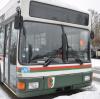 Seit über zwei Monaten steht dieser ausrangierte Linienbus auf einem Parkplatz neben der B2 bei Bergstetten. Was mit dem Bus passiert, der eigentlich einem Litauer gehört, ist noch unklar.  