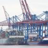 Obwohl sechs Ministerien davon abraten, plant das Bundeskanzleramt, den Verkauf von Anteilen des Hamburger Hafenbetreibers HHLA an die chinesische Reederei Cosco durchzusetzen.