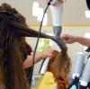 Beim Friseur zahlen Frauen in 95 Prozent der Fälle mehr als Männer. Ein Langhaarschnitt für Frauen kostet über 70 Prozent mehr als ein Langhaarschnitt bei Männern. 