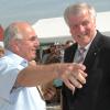 Kennen sich seit 40 Jahren und pflegen seitdem eine gute Freundschaft: Horst Seehofer und Klaus Benz. Das Bild zeigt sie auf der Feier zu Benz’ 60. Geburtstag.