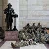 Soldaten campieren im Besucherzentrum des US-Kapitol neben dem Denkmal von Frederick Douglass. Es soll keine Gewalt mehr rund um das Gebäude geben. 