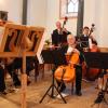 Im Konzert E-Dur von J.S. Bach bestritt Heike Sirch den Solopart mit Violine.