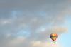 Südlich von Landsberg ist ein Heißluftballon in eine Stromleitung geraten.