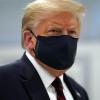 US-Präsident Donald Trump mit einer Mund-Nasen-Schutzmaske. In der Öffentlichkeit tritt er aber meistens ohne auf.