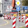 Verkehrsbehinderungen und Staus sind durch zahlreiche Baustellen in Ulm am Bahnhof derzeit häufig. Die derzeitige Situation ist nach Angaben der Stadtverwaltung aber nicht mit der künftigen vergleichbar. 