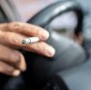 Karl Lauterbach will das Rauchen im Auto verbieten, wenn Minderjährigere und Schwangere mitfahren.