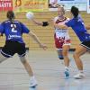 Die Handballerinnen des TSV Landsberg (am Ball Lena Hierstetter) holen in der Bezirksoberliga den ersten Punkt.