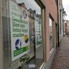Das Büro der Grünen in Donauwörth. Hier wurden die gefälschten Wahlplakate mit Aufdrucken wie "Tod dem weißen, deutschen Mann) angebracht. (Hinweis: Dabei handelt es sich nicht um die Plakate auf dem Foto.)