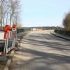 Das Staatliche Bauamt lässt die Brücke über die B300 am Wittelsbacher Weg in Aichach sanieren, hier der Blick in Richtung Oberwittelsbach. Die Arbeiten starten am Montag, 29. März.