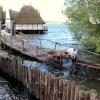 Das Pfahlbaumuseum Unteruhldingen am Bodensee trifft Vorkehrungen gegen das drohende Hochwasser.