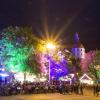 Am schönsten ist es beim Hofgartenfest, wenn die Dunkelheit über die Stadt hereinbricht. Dann verwandeln hunderte Lampions und fantasievolle Lichteffekte die Anlage in einen Sommernachtstraum. 