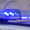 Auf einer Kreuzung in Pfaffenhofen hat es am Freitag gekracht. Eine 48-Jährige landete dabei mit ihrem Auto in einem Schaufenster..