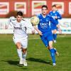 Fehlstart: Sebastian Stegmeir (links) und der VfR Neuburg mussten sich dem VfL Ecknach mit 1:2 geschlagen geben. 