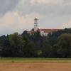 Weithin sichtbar bestimmt der Kirchturm die „Skyline“ von Kirchheim.