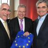 Was braucht Europa? Eine bessere gemeinsame Außenpolitik? Ein kostenloses Interrail-Ticket? In München tauschten sich auch (von links) Theo Waigel, Schwabens CSU-Chef Markus Ferber und Siemens-Chef Joe Kaeser aus.  	