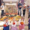 Erntedankaltar in Reichling, in St. Nikolaus: die Erstkommunionkinder des Jahres 2011 brachten ihre Kürbisse mit zur Messfeier. 