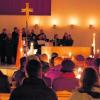 Das Blasorchester unter Leitung von Georg Miller, die Organistin Christiane Nerb-Straub und der Chor Andiamo (im Bild) unter der Leitung von Eva Schalk beendeten mit "Wachet auf" die Kulturreihe in der Kirche Herz Mariä Diedorf. Foto: Monika Hupka-Böttcher