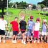 Erfolgreicher Nachwuchs im weißen Sport: Die Tennis-Kleinfeldspieler vom SSV Illerberg in Siegerpose. Foto: ub