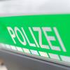 Ein 45-jähriger Mann ist mit einem Taxi von Günzburg nach Bubesheim gefahren. Schon auf dem Weg dorthin, benimmt er sich daneben. Am Ziel eskaliert die Situation.