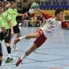 Die Landsberger Handballer (rechts Gatto Piepenburg) verabschieden sich mit einem Heimspieltag in eine lange Weihnachtspause. 	