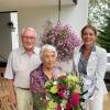 Helma und Georg Schaller feiern Diamantene Hochzeit. Rechts: Schwiftings Bürgermeisterin Heike Schappele, die zum Gratulieren kam.