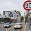 Die Stadt hofft auf mehr Möglichkeiten, in manchen Straßen Tempo 30 zu verhängen (hier die Augsburger Straße in Pfersee).