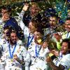Die Spieler von Real Madrid feiern den Gewinn der Club-WM.