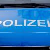 Ein Unbekannter hat in Oettingen den Außenspiegel eines Lastwagens beschädigt.
