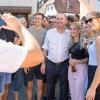 Gefragt vor den Handy-Kameras: Vize-Ministerpräsident Hubert Aiwanger beim Wahlkampf in Wustviel.