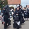 Buntes Treiben herrscht am Faschingssonntag auf Wehringens Straßen.