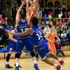 Die Elchinger Basketballer im Derby-Krimi gegen die Orange Academy. 	