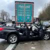 Fahrzeuge stehen quer nach einer Massenkarambolage auf der Autobahn A9.