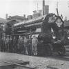 Als im Bahnbetriebswerk Buchloe an einem 1. Mai der "Tag deutscher Arbeit" gefeiert wurde, war die Schnellzug-Dampflok 17 502 mit Hakenkreuz-Fähnchen "geschmückt" worden.
