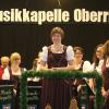Dirigentin Marina Beer und ihre Musikkapelle Oberrieden machten den Gästen wieder ein klingendes Weihnachtsgeschenk: Beim Jahreskonzert bewiesen sie, wie vielfältig Blasmusik sein kann. 